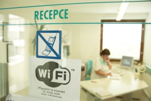 Recepce - Wi-Fi připojení k internetu pro pacienty zdarma